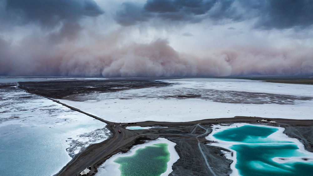 震撼！沙塵暴襲來 大片“上映”