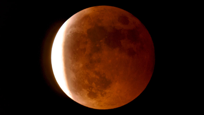 共賞“紅月亮”！青海多地昨夜上演月全食